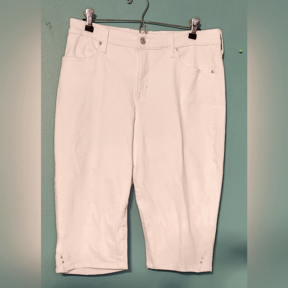 Gloria Vanderbilt All-Around Slimming Effect White Skimmer pants